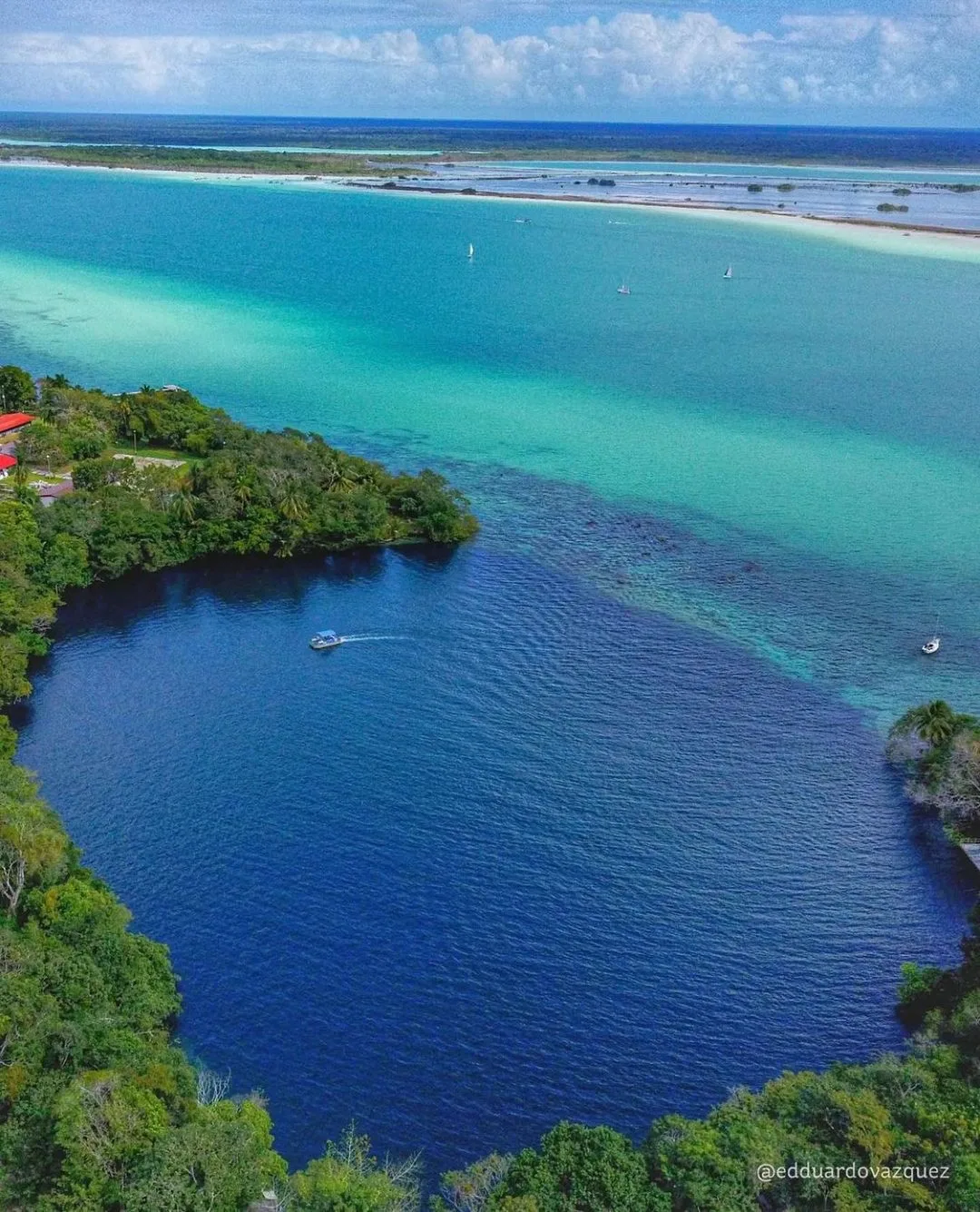 Planea tu viaje a Bacalar La leyenda del Cenote Negro Bacalar