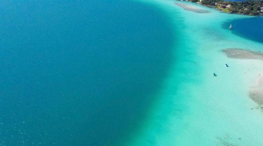Planea tu viaje a Bacalar Cenote Esmeralda De Bacalar